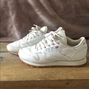 ‼️Women’s classic white leather Reebok’s‼️